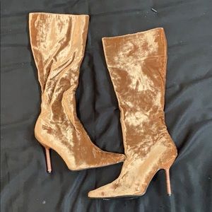 Pointy high heal boots